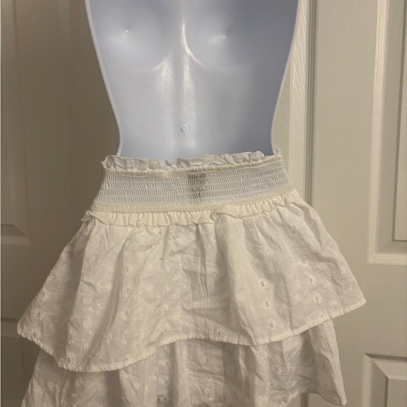 Elegant White Ruffled Skirt - Picture 5 of 6